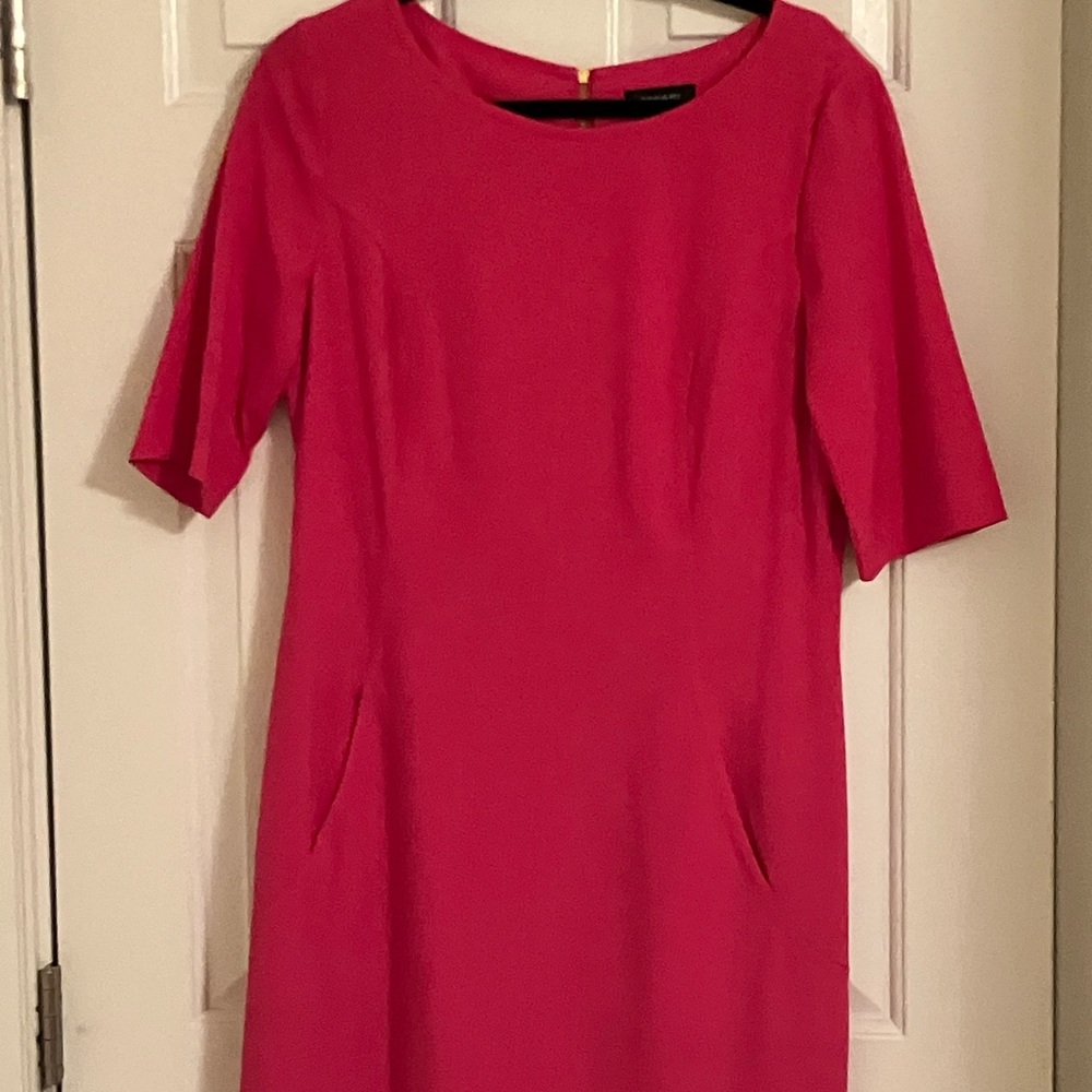 TAHARI - Vibrant Color and Slimming